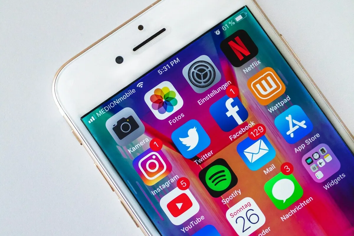 Event promoter launching SMS campaign from their computer