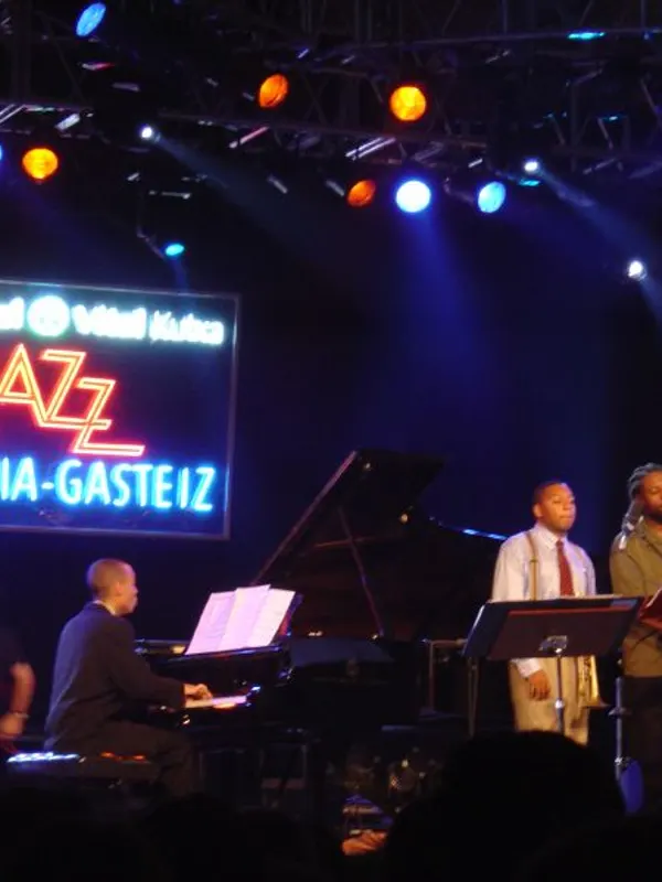 Cartel de Festival de Jazz de Vitoria: Rubén Blades, Snarky Puppy, Take 6, The Bad Plus, Sun Ra Arkestra
